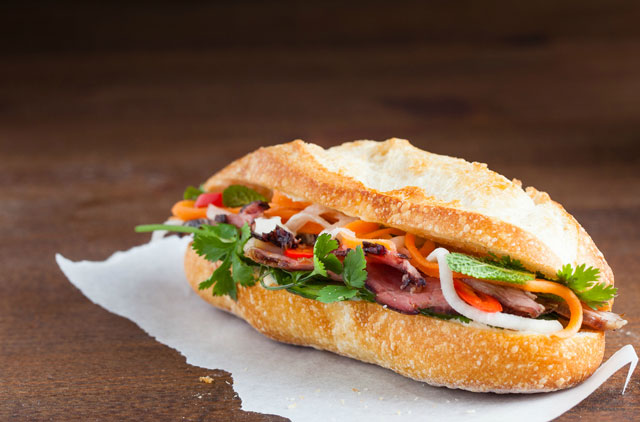 Banh Mi Vietnam dengan Beragam Pilihan Isian